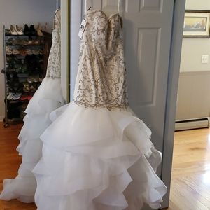 Wedding dress never used
